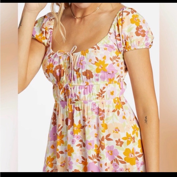 Billabong Floral Puff Sleeve Mini Dress NWT Medium - Picture 2 of 6